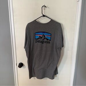 Patagonia Men's Charcoal Tee with Mountain Logo L